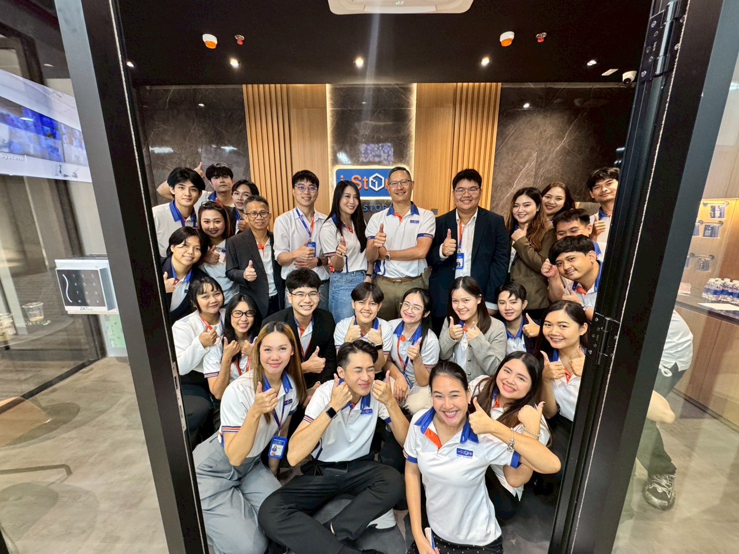 i-Store open Surawong - Silom branch with storage management model